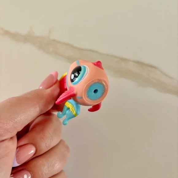 Littlest Pet Shop (LPS) Pink and Yellow Angelfish #643 - Picture 4 of 4